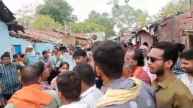 मकान एलॉट होने के बाद भी झोपड़ियों में रह रहे थे, 16 मकानों को निगम कर्मियों ने ढहाया