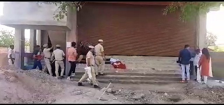 नियम विपरित निर्माण, तीन इमारतें सील