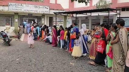 आधार कार्ड में संशोधन कराने लगी कतार