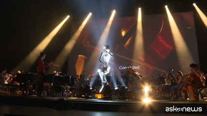 Lo spettacolo di Keiichiro Shibuya tra monaci buddisti e AI