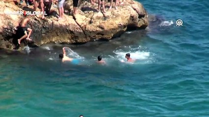 Hava sıcaklığının 33 dereceyi buldu, vatandaşlar sahillere akın etti