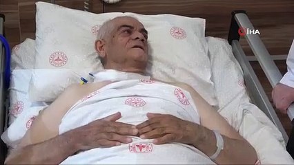 Ayaklarındaki ağrı nedeniyle hastaneye gitti, 8,9 kilo tümör çıktı