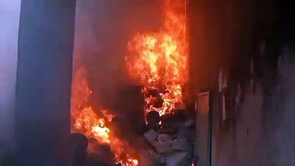 Video...ब्यावर में निवार बनाने की फैक्ट्री धधकी, उठता रहा गुबार