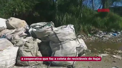 Cooperfoz é acusada de descartar materiais que não tem valor de venda 
