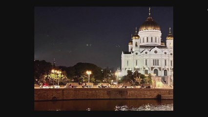 صور لآليات عسكرية بجوار كنيسة المسيح المخلص قرب مبنى #الكرملين  #العربية_عاجل