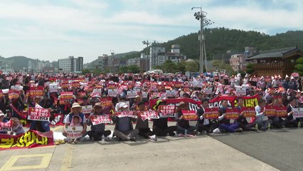 완도 어선 200여 척, 일본 원전 오염수 방류 반대 해상 퍼레이드 / YTN