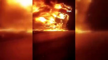 Çarpışan tırlardan biri alev alev yandı: 1 yaralı