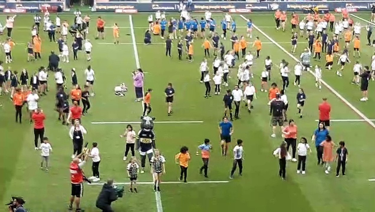 Leeds Rhinos 'Rob Burrow takeover': dance routine