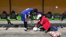 TAHRAN - İran’daki Afgan kadın futbolcular büyük takımlarda oynamanın hayalini kuruyor