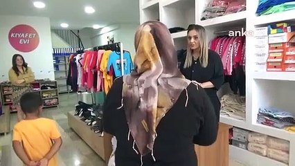 Aide vestimentaire de l'Aïd aux familles dans le besoin de la maison vestimentaire de Tarse de la municipalité métropolitaine de Mersin