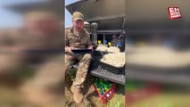 Ukrayna askerleri Rusya'daki darbeyi patlamış mısır yiyerek takip ediyor