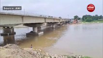 बिहार में धंसा एक और पुल, किशनगंज-अररिया के बीच बना था पुल, देखें वीडियो