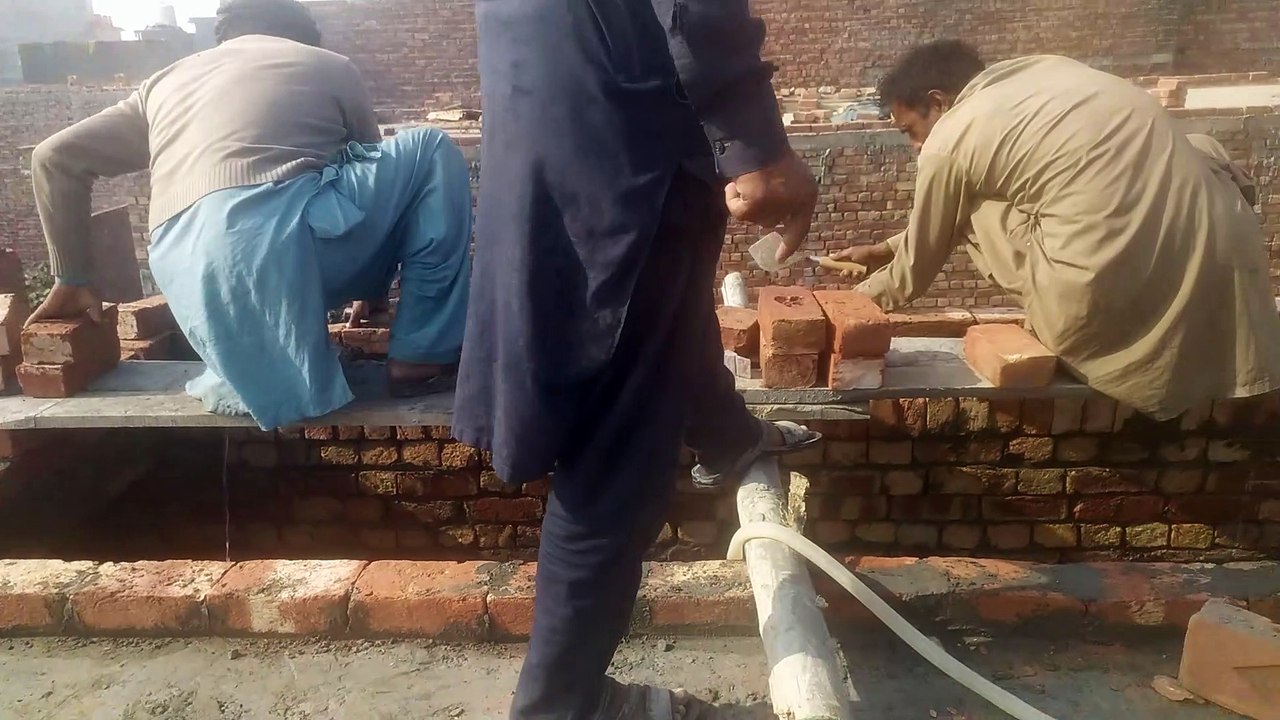 2 mason 2 Labor work together