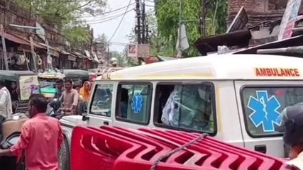 दतिया:कांग्रेस के प्रदर्शन में फंसी एंबुलेंस,सड़क पर तड़पती रही गर्भवती महिला