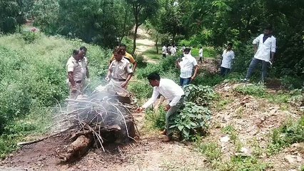 Video: मिला तेंदुए का शव, साही के कांटे घुसने से मौत