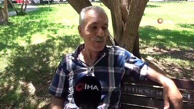 Les thermomètres ont vu 47 degrés à Adana： Young, accablé par la chaleur, a enlevé son t-shirt et a fait le tour