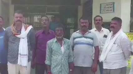 बलरामपुर: वैध टैक्सी संचालकों ने एआरटीओ को सौंपा ज्ञापन की मांग