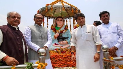 मोदी जी की लोकप्रियता की बाढ़ से घबराकर सभी एक पेड़ पर चढ़ने की कर रहे कोशिश-CM शिवराज