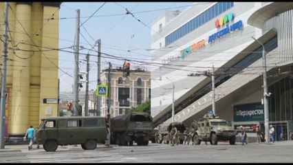 Russia, mezzi e uomini delle milizie Wagner nelle strade di Rostov