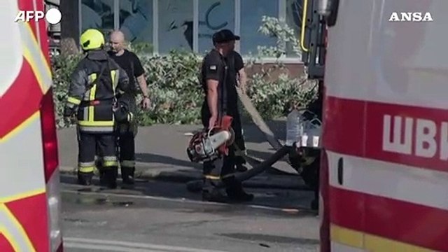 Ucraina, esplosione in un edificio residenziale a Kiev: almeno due morti