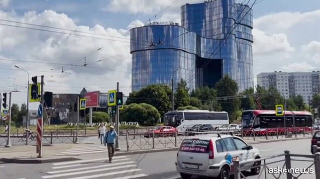 A San Pietroburgo la polizia russa fuori dal quartier generale di Wagner