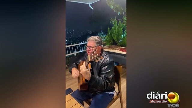 Governador João Azevêdo mostra talento na voz e violão durante festa junina na Paraíba