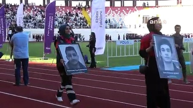 MAKÜ Mezuniyet Töreninde Depremde Hayatını Kaybeden Öğrenciler Unutulmadı