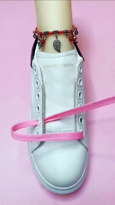 Shoe lace style