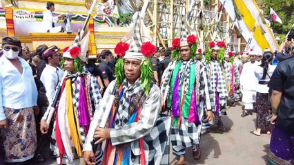 Prosesi Layon / Jenazah Raja Denpasar IX Naik Bade Tumpang 11 Setinggi 22 Meter