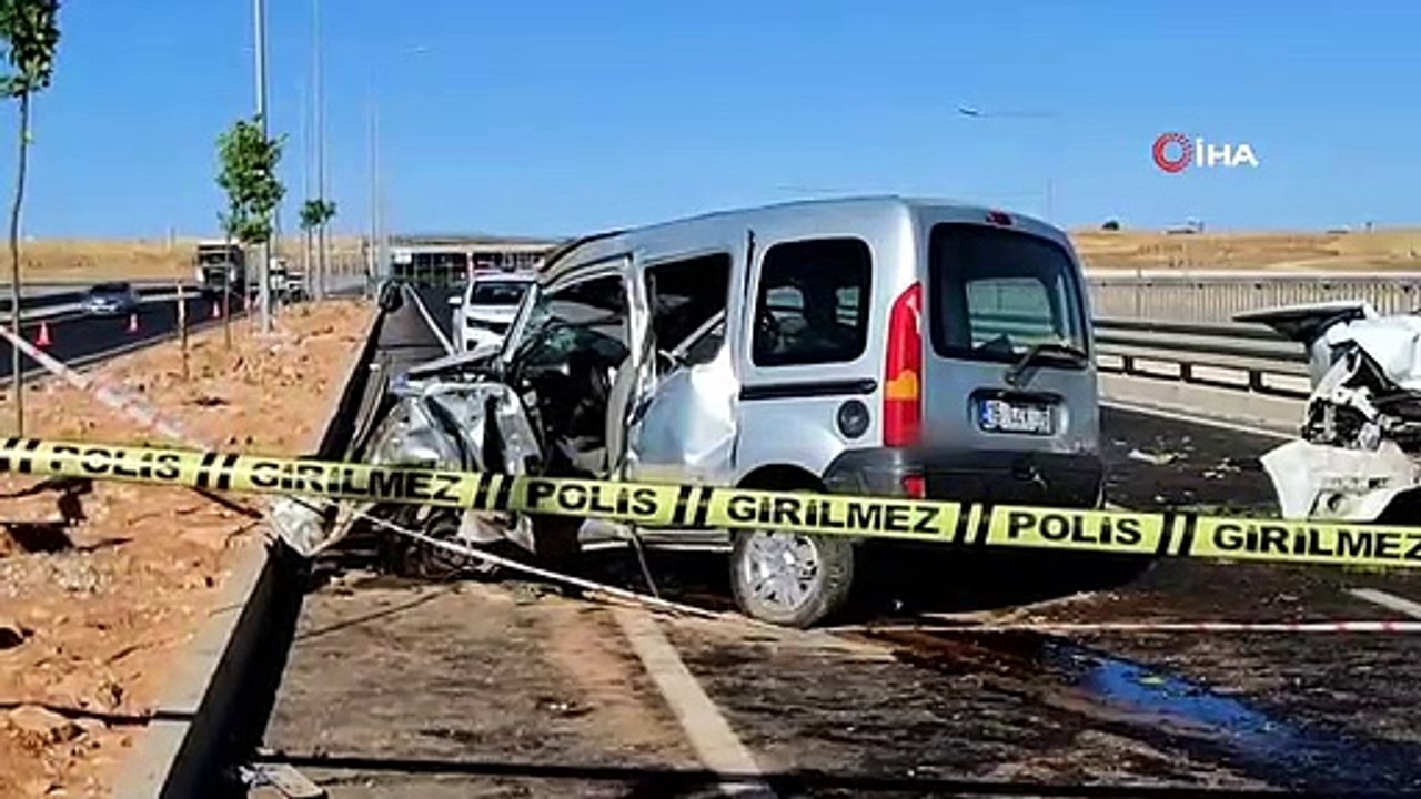 Şanlıurfa'da hafif ticari araç ile otomobil çarpıştı: 5 yaralı