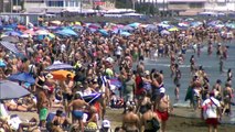 شاهد: سكان فالنسيا الإسبانية يفرون إلى الشواطئ بسبب ارتفاع درجات الحرارة لمستويات قياسية