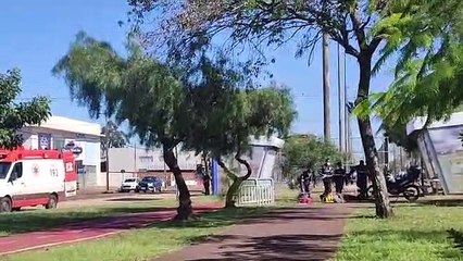 Homem sofre contusão na boca durante queda na Tancredo Neves