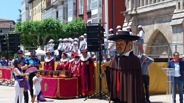 Intepretación del Himno a Burgos en las fiestas de San Pedro 2023