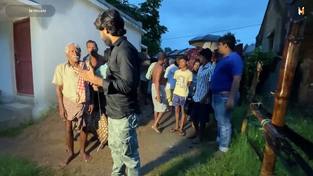 king Cobra.In the world's most dangerous snakes, when this person was confronted with two king cobras simultaneously.