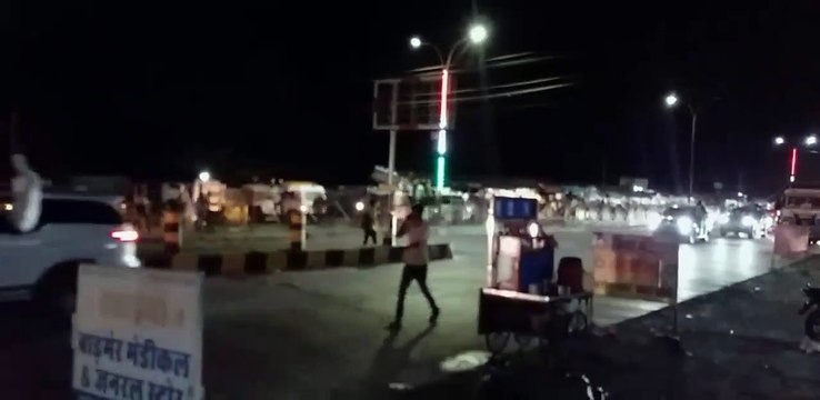 RLP: Hanuman Beniwal: रात में हनुमान बेनीवाल का बाड़मेर में धरना, सैकड़ों समर्थक रहे साथ