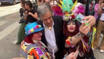 Per le vie del centro storico di Palermo sfilano i carri del Pride