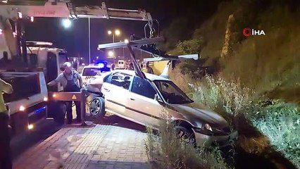 Kaza yaptığı aracını terk edip gitti