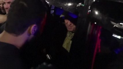 박수 받으려 떠나는 프리고진...일부 주민 환호성 / YTN