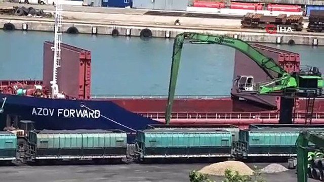 Yük gemisinin altında mayın iddiası ekipleri harekete geçirdi