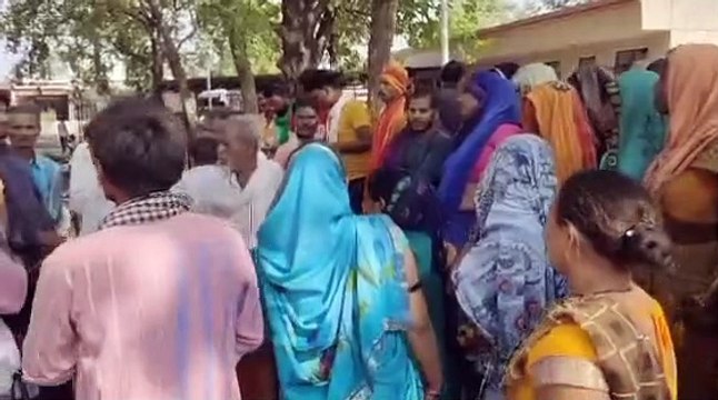 Chitrakoot News Video : तेज रफ्तार डंफर ने चित्रकूट जा रहे श्रद्धालुओं को कुचला,दो की मौत,अब पुलिस