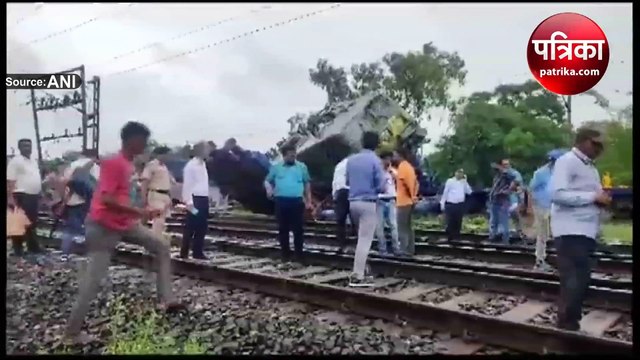 गाल में हुआ उड़ीसा जैसा भीषण ट्रेन हादसा: 12 डिब्बे पटरी से उतरे, सामने आया खौफनाक मंजर का वीडियो