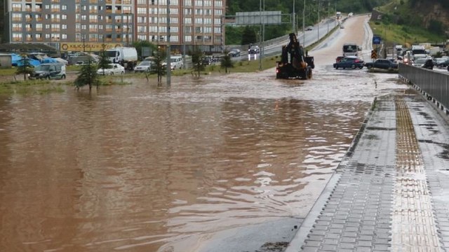 Profesör, sel sonrası için uyardı: Enfeksiyona dikkat
