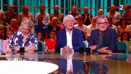 Léa Salamé surprise par une déclaration d'amour dans "Quelle époque !" sur France 2.Capture Quelle époque ! sur France 2.