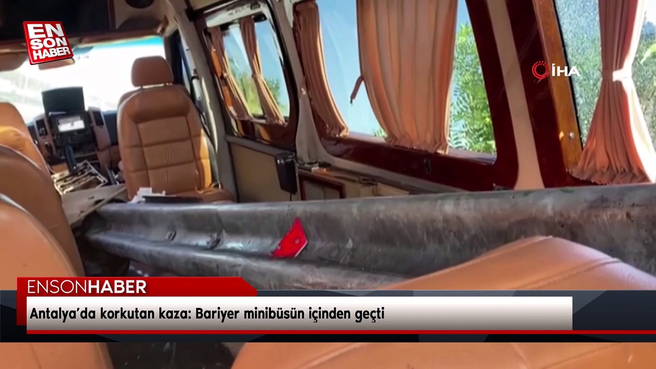 Antalya’da korkutan kaza: Bariyer minibüsün içinden geçti