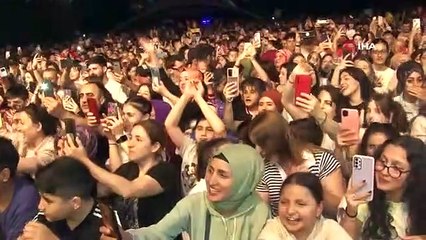 Kağıthaneli gençler Sinan Akçıl konseri ile doyasıya eğlendi