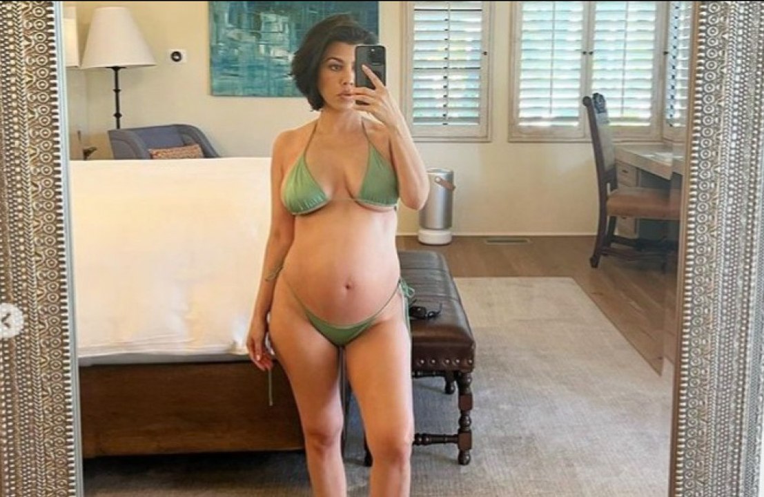 Kourtney Kardashian: Neues Babybauchfoto im Bikini
