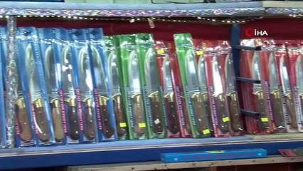 Travail festif dans les boutiques de couteaux ： "Vous pouvez même vous raser avec ces couteaux"