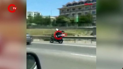 Maltepe'de motosikletli kuryenin bebekli yolculuğu kameralarda