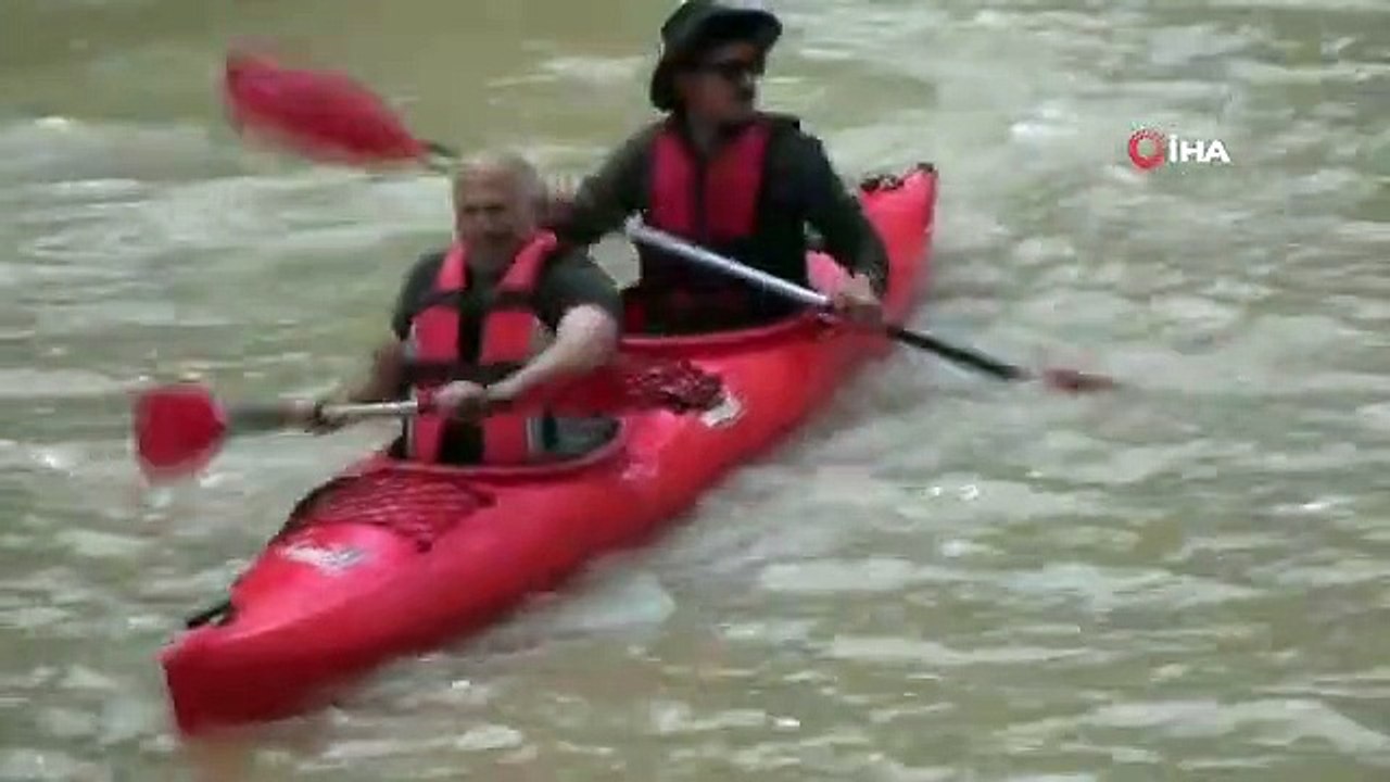 Les sports nautiques dans l'Euphrate créent des images colorées