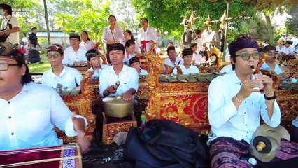 Penampilan Pencak Silat Saat Pelebon Raja Denpasar IX